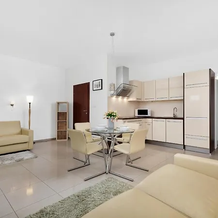 Lesna 17 By Renters Apartment *