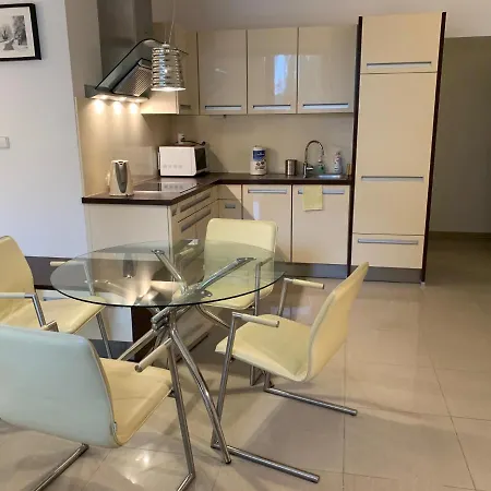 Lesna 17 By Renters Apartment *